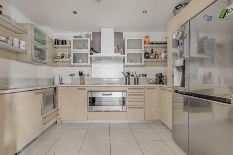 3 bedroom flat for sale, Marina Point, Lensbury Avenue, London