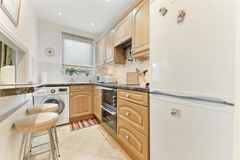 3 bedroom terraced house for sale, Tennyson Avenue, Motspur Park KT3