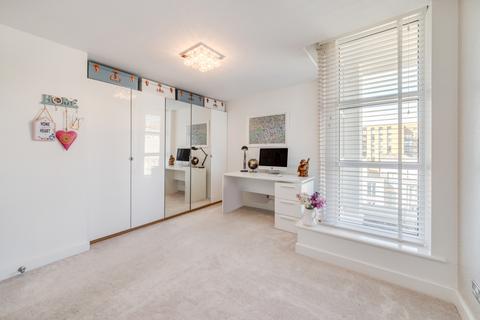 2 bedroom flat for sale, Barrier Point Road, London