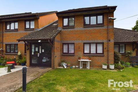 2 bedroom apartment for sale, Berryscroft Road, Staines-upon-Thames, Surrey, TW18