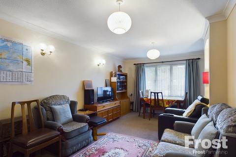 2 bedroom apartment for sale, Berryscroft Road, Staines-upon-Thames, Surrey, TW18