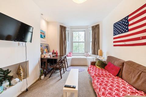 2 bedroom flat for sale, Heyford Avenue, Vauxhall SW8