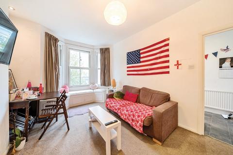 2 bedroom flat for sale, Heyford Avenue, Vauxhall SW8