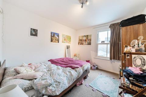 2 bedroom flat for sale, Heyford Avenue, Vauxhall SW8