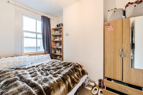 2 bedroom flat for sale, Heyford Avenue, Vauxhall SW8