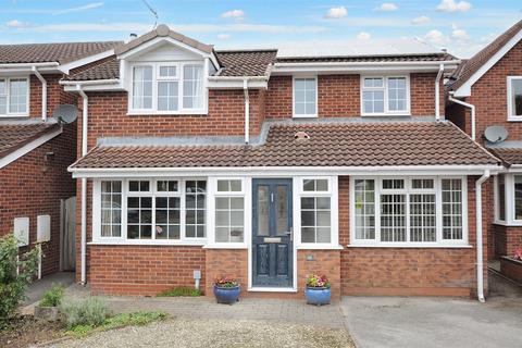 4 bedroom detached house for sale, Bakewell Drive, Stone