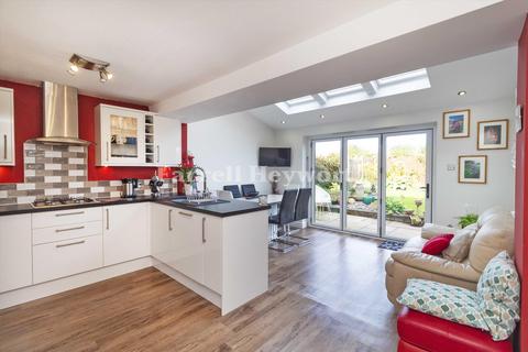 2 Chew Gardens, Poulton-le-fylde, FY6 7FW