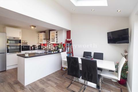 2 Chew Gardens, Poulton-le-fylde, FY6 7FW