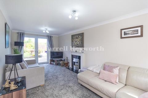2 Chew Gardens, Poulton-le-fylde, FY6 7FW