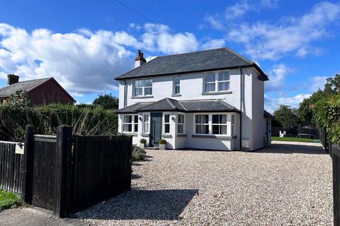 4 bedroom detached house for sale, Middle Road, Tiptoe, Lymington, SO41