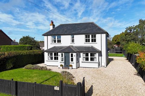 undefined, Middle Road, Tiptoe, Lymington, SO41