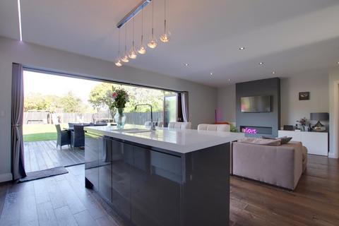 undefined, Middle Road, Tiptoe, Lymington, SO41
