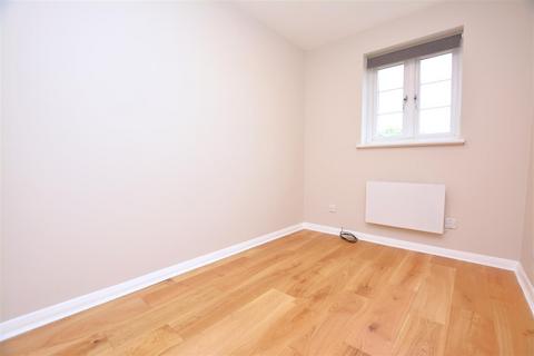 2 bedroom apartment to rent, Veals Mead, Mitcham CR4