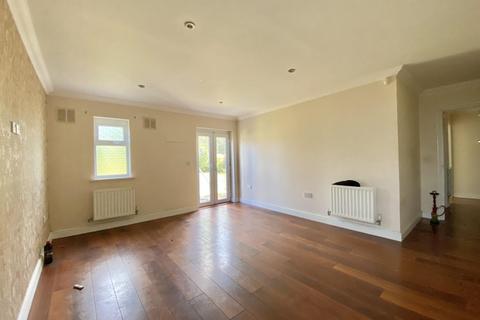 2 bedroom flat for sale, Comet House, New Road, Harlington, UB3 5BZ