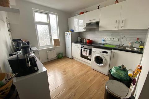 2 bedroom apartment to rent, Green Lanes, Haringey, N8