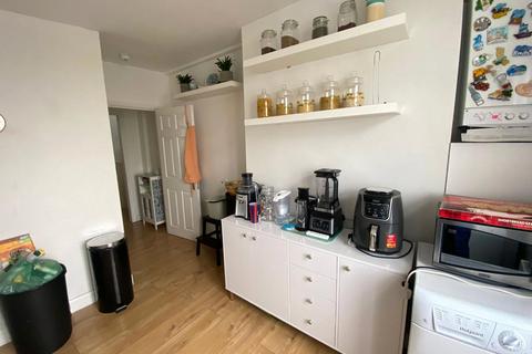 2 bedroom apartment to rent, Green Lanes, Haringey, N8