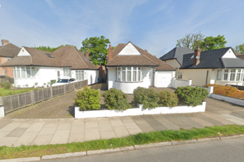 3 bedroom bungalow for sale, Greystoke Avenue, Pinner, HA5