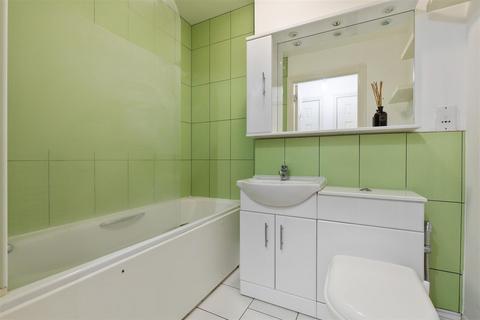 1 bedroom flat for sale, Viridian Apartments, 75 Battersea Park Road, London, SW8