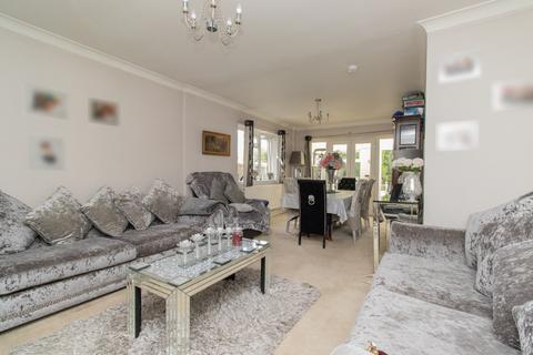 25 Chestnut Drive, Greenhill, Herne Bay, CT6 7PP