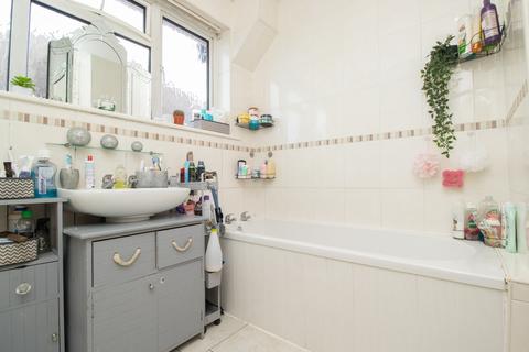 25 Chestnut Drive, Greenhill, Herne Bay, CT6 7PP