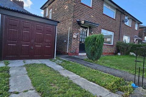 3 bedroom terraced house to rent, Highgate Crescent, Manchester M18