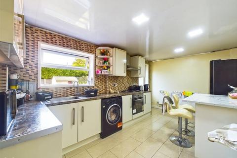 9 Dovedale Road, Nottingham, NG3 7GS