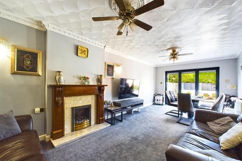 9 Dovedale Road, Nottingham, NG3 7GS