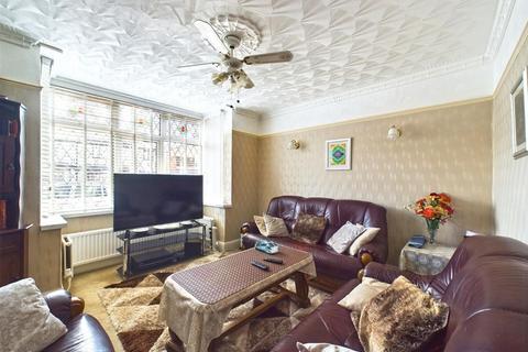 9 Dovedale Road, Nottingham, NG3 7GS