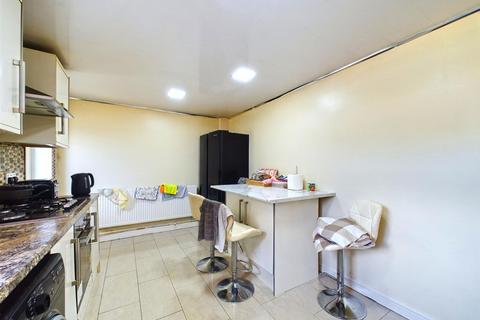 9 Dovedale Road, Nottingham, NG3 7GS
