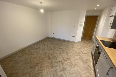 1 bedroom flat to rent, Albert Street, Stone