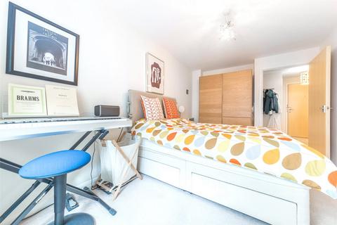 1 bedroom apartment for sale, Admiral House, St George Wharf SW8