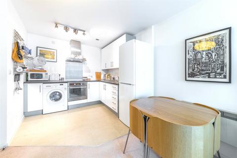 1 bedroom apartment for sale, Admiral House, St George Wharf SW8