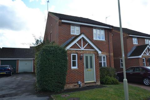 3 bedroom detached house to rent, Browning Road, Church Crookham GU52