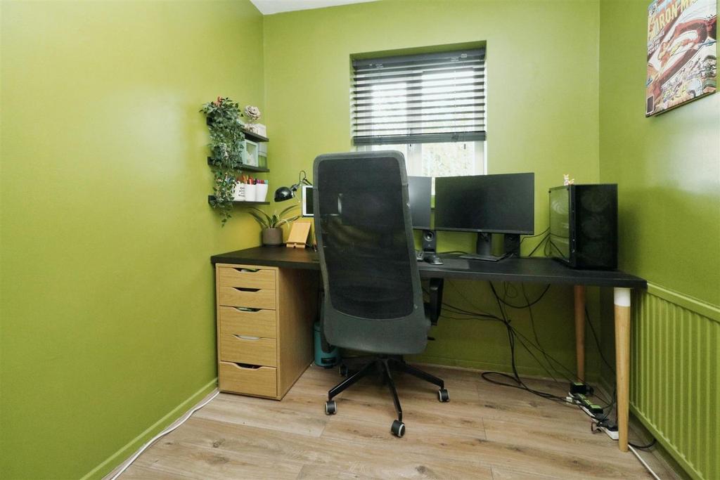 Rear bedroom
