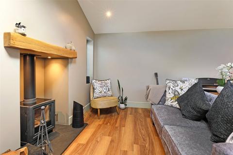 8 Meadowgate Drive, Lofthouse, Wakefield, WF3 3SR