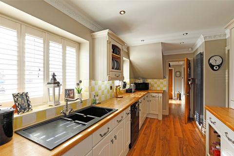 8 Meadowgate Drive, Lofthouse, Wakefield, WF3 3SR