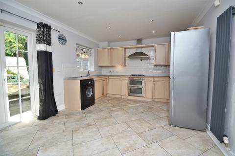 4 bedroom townhouse to rent, Teale Court, Leeds LS7