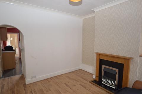 2 bedroom terraced house to rent, Station Street, Wigston