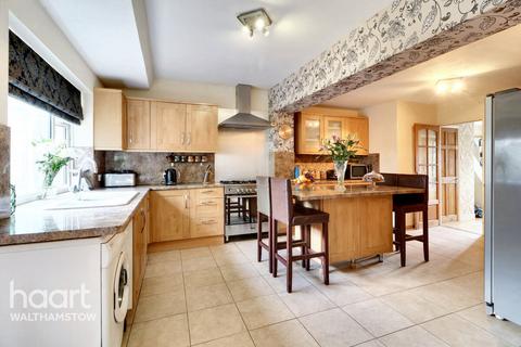 5 bedroom semi-detached house for sale, Eatons Mead, Chingford