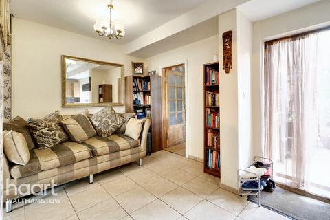 5 bedroom semi-detached house for sale, Eatons Mead, Chingford