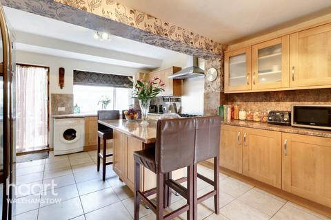 5 bedroom semi-detached house for sale, Eatons Mead, Chingford