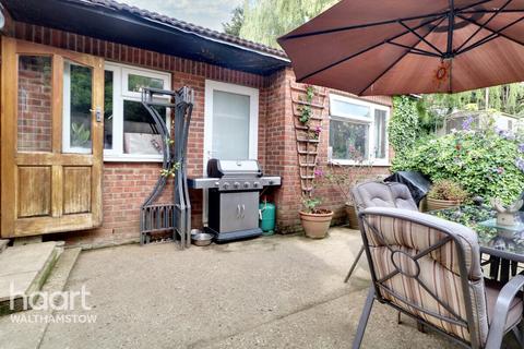 5 bedroom semi-detached house for sale, Eatons Mead, Chingford