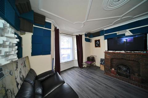 3 bedroom end of terrace house for sale, Lorne Road, Harrow