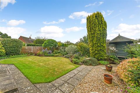 2 bedroom detached bungalow for sale, Cedar Drive, Chichester