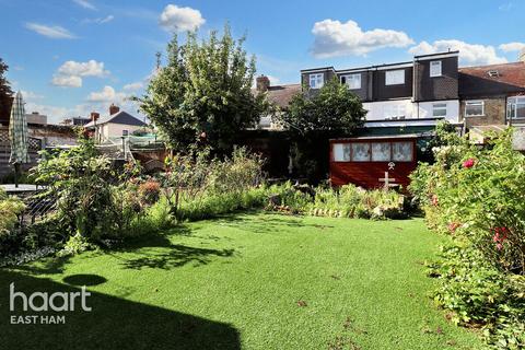 3 bedroom terraced house for sale, Charlemont Road, London