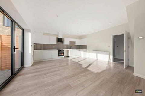 3 bedroom end of terrace house for sale, Elkington Avenue, Plaistow, London, E13