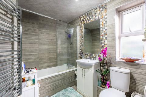 2 bedroom flat for sale, Clarence Road, Manor Park, London, E12