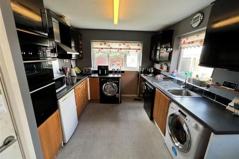 62 Askam Avenue, Pontefract, WF8 2PN