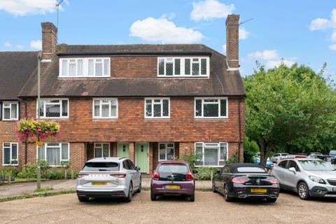 3 bedroom maisonette for sale, Station Approach, Hinchley Wood, KT10