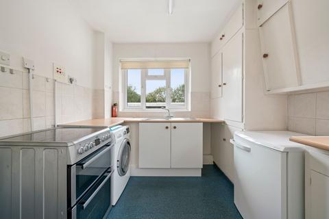 3 bedroom maisonette for sale, Station Approach, Hinchley Wood, KT10